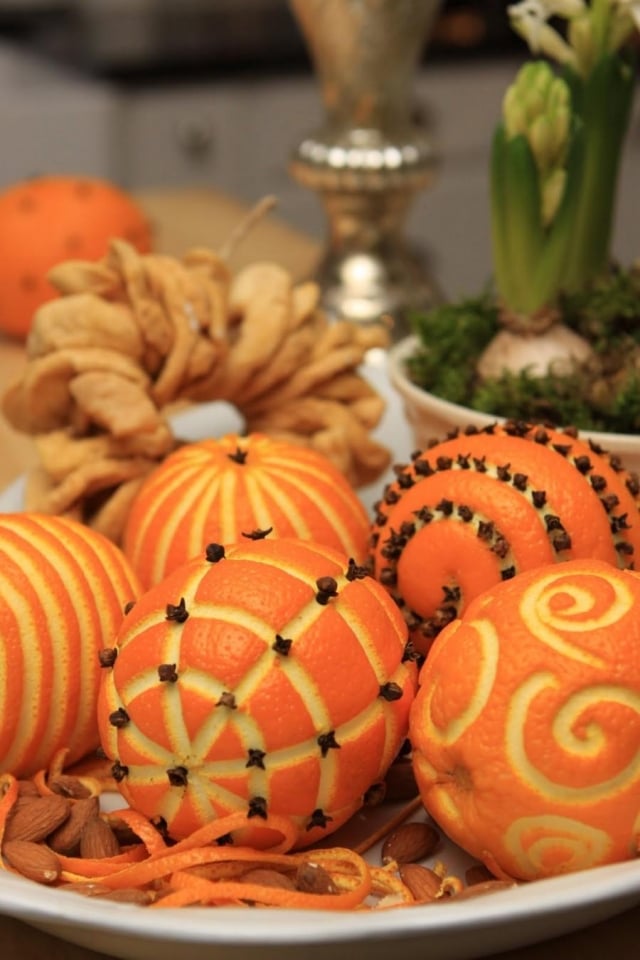 déco de table pour Noël facile-pas-chère-clous-girofle-oranges