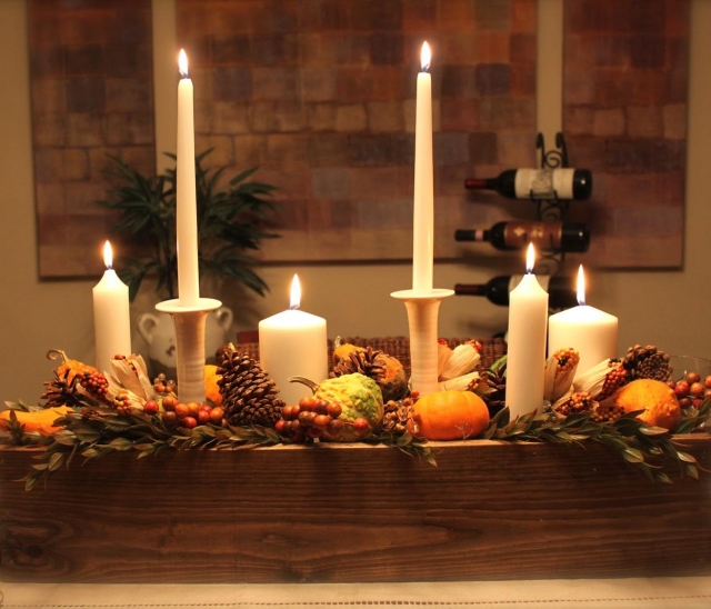déco de table pour Noël rustique-bougies-blanches-bac-bois