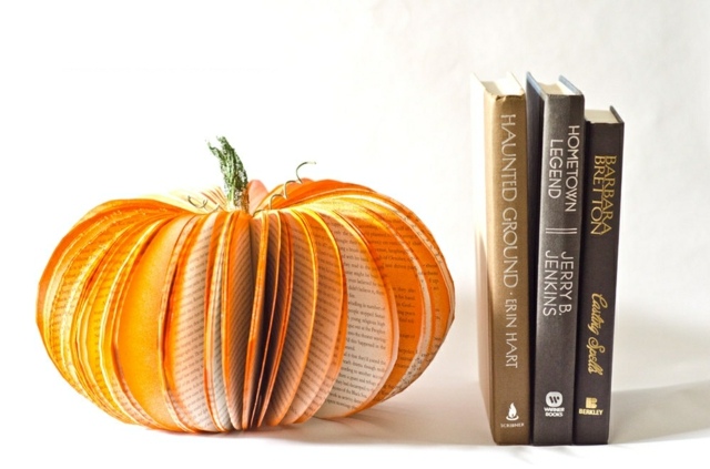 décoration-automnale-DIY-citrouilles-livres