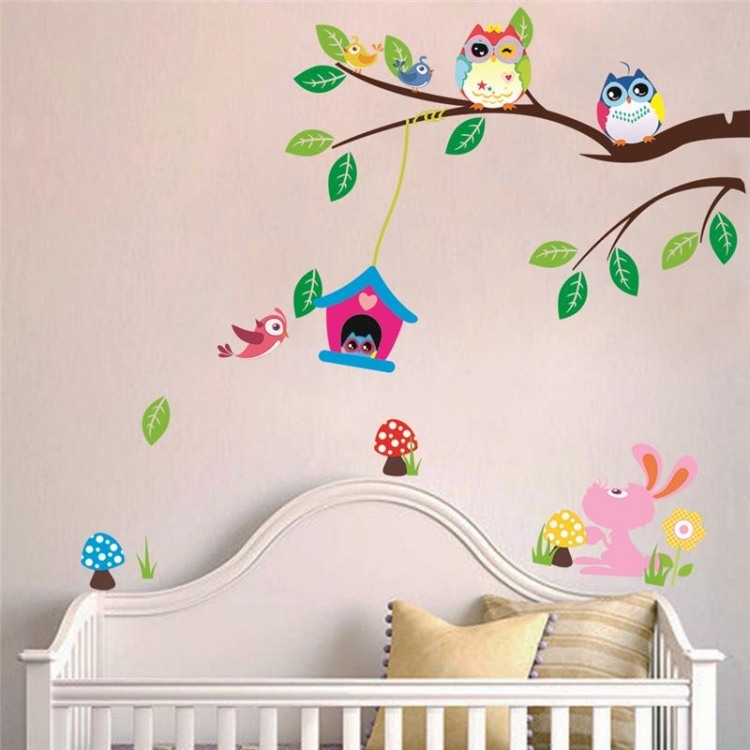 décoration-chambre-bébé-stickers-lit-blanc