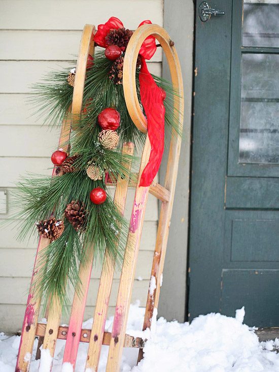 décoration-de-Noël-porte-entrée-traîneau-bois