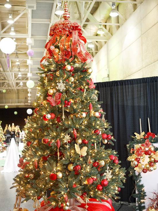 décoration-de-Noël-sapin-boules-décoratives-rouges