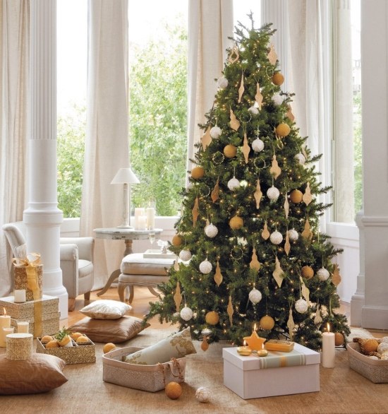 décoration du sapin de Noël ornements-blancs-jaunes