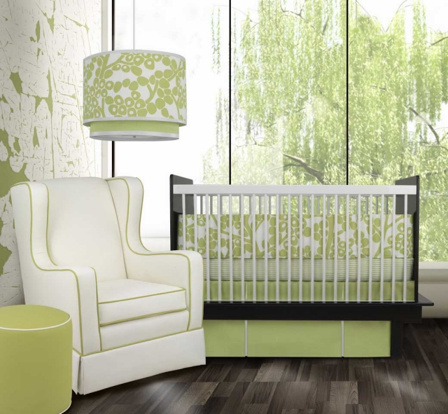 fauteuil-allaitement-blanc-chambre-bébé-vert-pastel