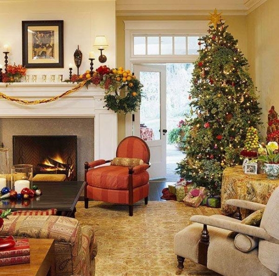grand-sapin-Noël-décoration-traditionnelle-salon