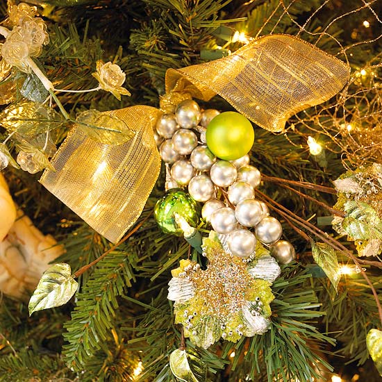 idée-décoration-sapin-Noël-or-argent-vert