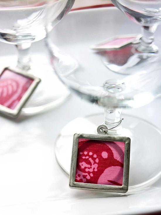idée-décoration-table-cadeau-oiseau-rose-rouge