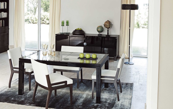 idée-originale-meubles-salle-à-manger-Roche-Bobois-chaises-cuir-blanc-armoire