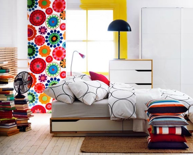 idée-originale-meubles-scandinaves-chambre-coucher-couleur-vives
