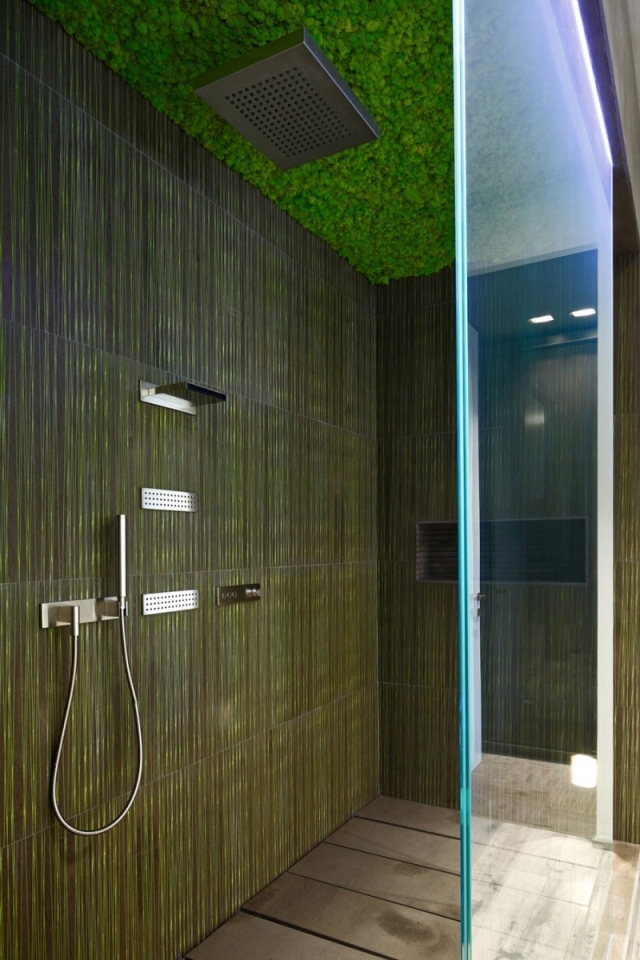 idées-déco-salle-bains-20-papiers-peints-motifs-vert-effet-naturel idées déco salle de bains
