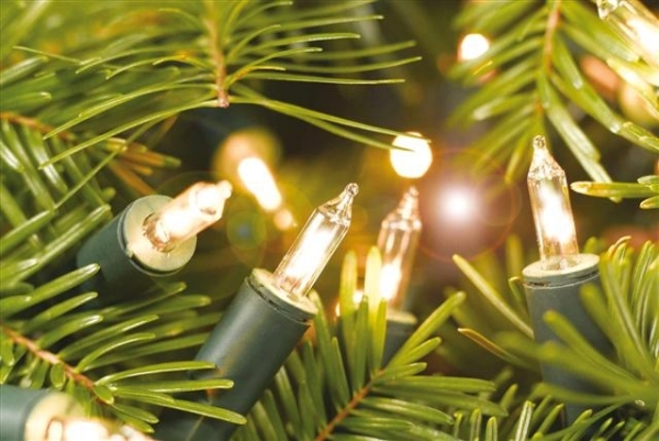 idées-déco-sapin-Noël-guirlandes-lumineuses