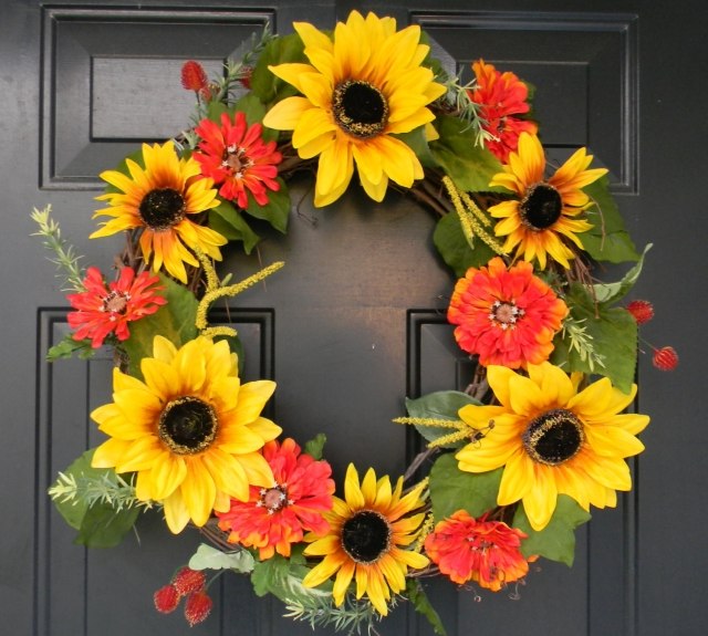 idée-couronne-porte-entrée-tournesols-feuilles