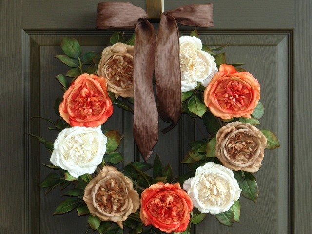 idée de déco en automne couronne-porte-fleurs-couleurs