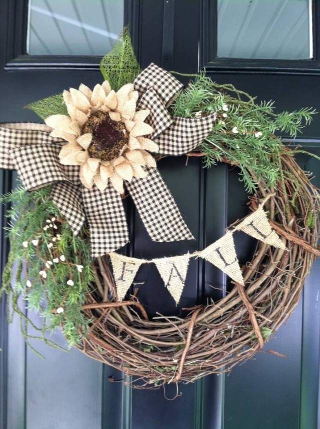 idée de déco en automne couronne-porte-ruban-vichy