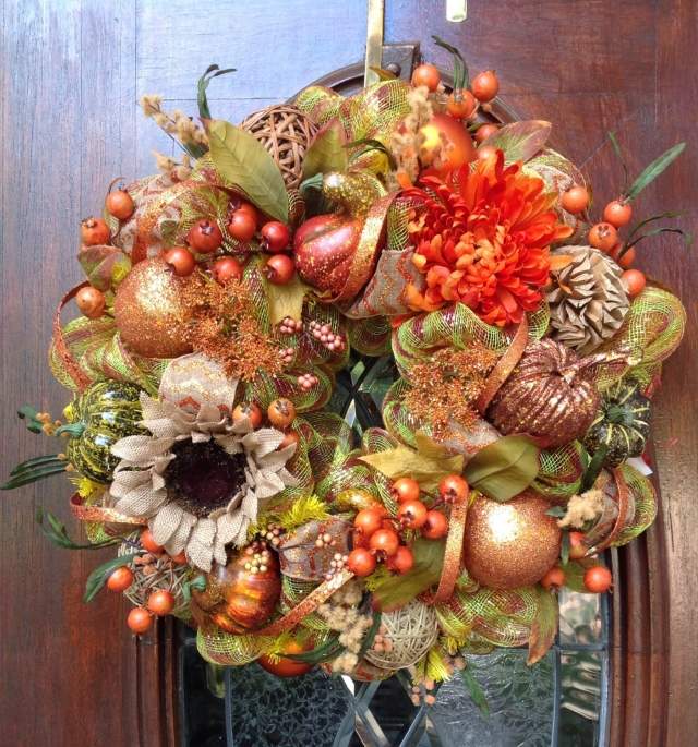 idée de déco en automne porte-entrée-couronne-chaleureuse
