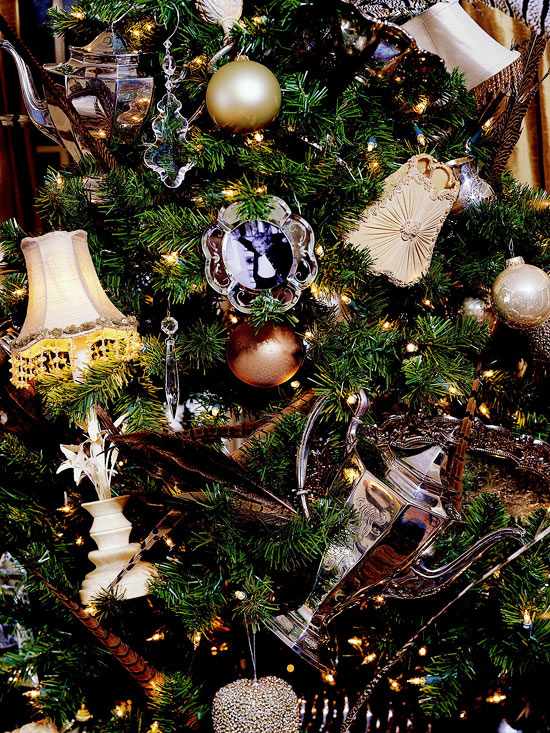 idée-déco-sapin-Noël-ornements-dorés-cristaux