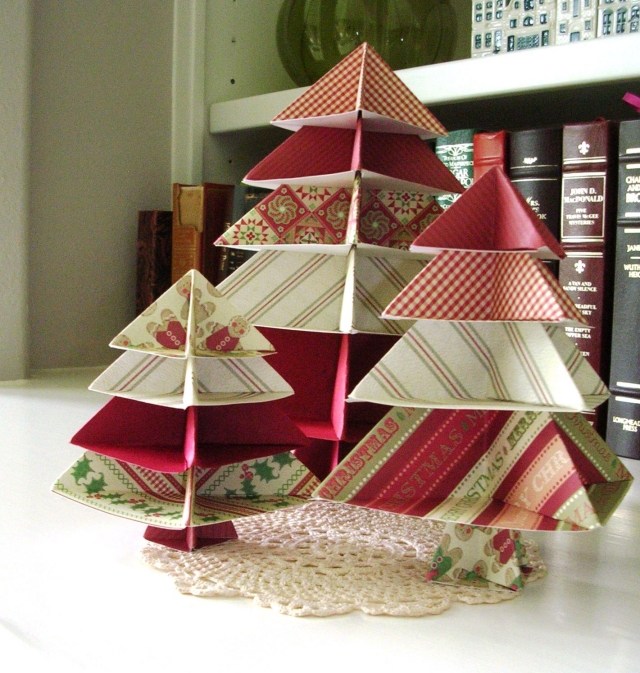 idée-déco-table-Noël-originale-sapins-origami