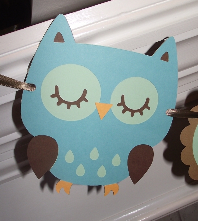 idée-originale-décoration-chambre-bébé-thème-hibou-carton