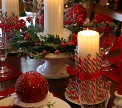 idées-de-déco-Noël-DIY-bougies-sucettes-boules-rouges