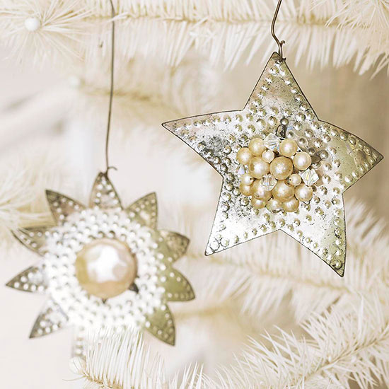 idées-déco-Noël-DIY-étoiles-carton-peinture-métal-strass