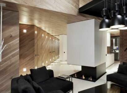 loft-luxe-Red-Apple-projet-Studio-Mode-revêtement-mural-bois-suspensions-noires-cheminée-gaz-naturel