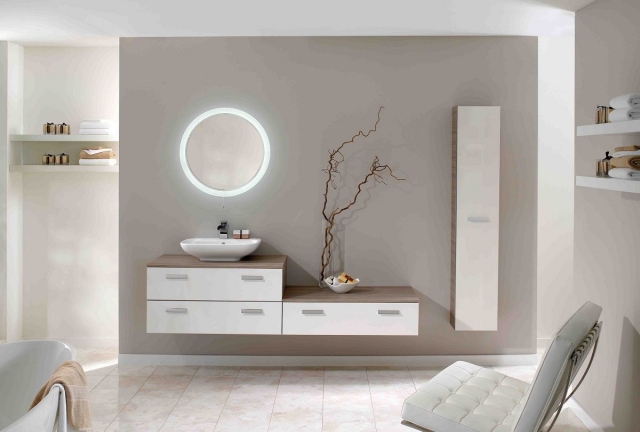 luminaire-salle-bains-25-photos-miroir-rond-lumineux-salle-bains-blanche-élégante
