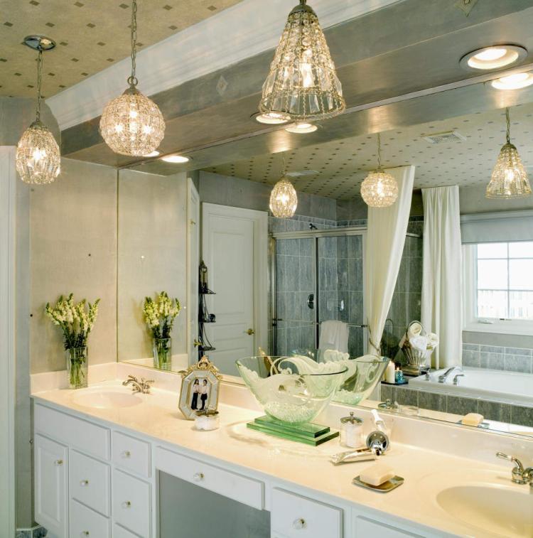 luminaire-salle-bains-cristal-meubles-blanc-shabby-chic