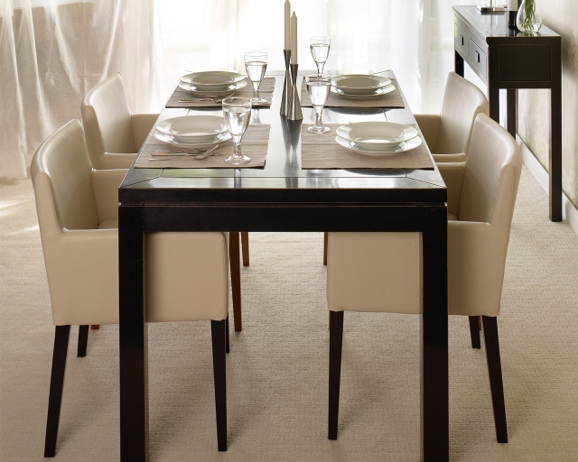 meuble-salle-à manger-table-table-rectangulaire-luxe-style-chaises-blanches-cuir