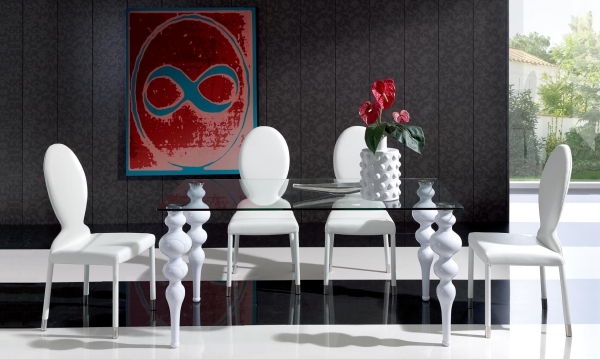 meubles-salle-à-manger-moderne-chaises-blanches-table-rectangulaire-verre