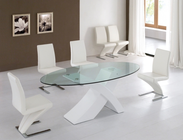 meubles-salle-à-manger-table-ovale-verre-chaises-blanches