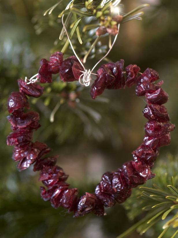 ornements-sapin-Noël-naturels-DIY-baies-coeur-corde