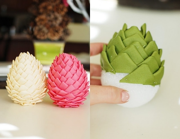 ornements-sapin-Noël-naturels-DIY-pommes-pin-tissu-vert-rose