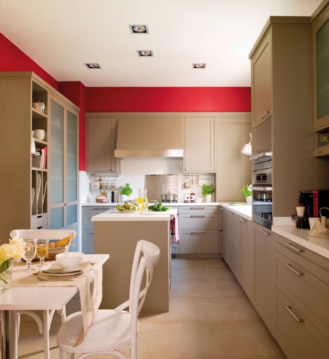 peinture-cuisine-meubles-blancs-25-idées-capuccino-accents-rouges-plantes-vertes peinture cuisine