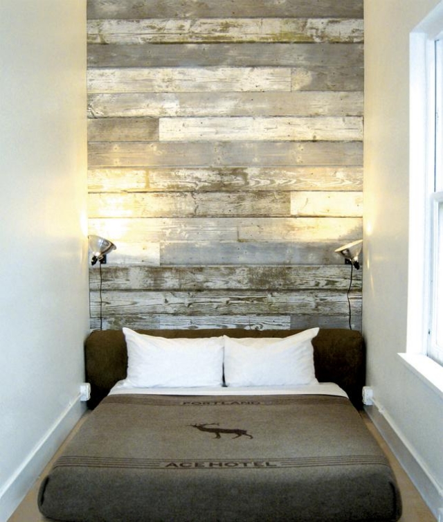 petite-chambre-mur-papier-peint-aspect-planches