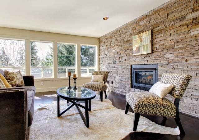pierre-parement-revêtement-mural-intérieur-décoratif-beige-mobilier-salon-élégant pierre de parement