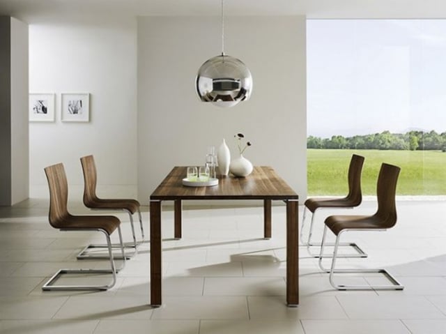 salle-à-manger-moderne-table-chaises-bois