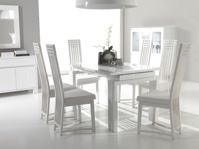 salle-à-manger-moderne-table-chaises-couleur-blanche