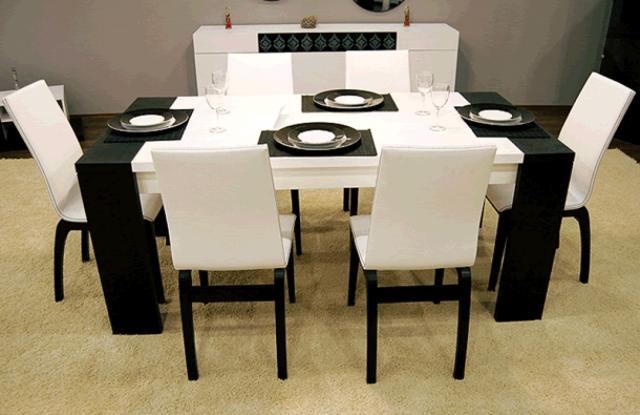 salle à manger moderne table-chaises-cuir-blanc