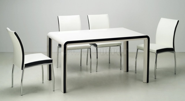 salle-à-manger-moderne-table-chaises-noir-blanc