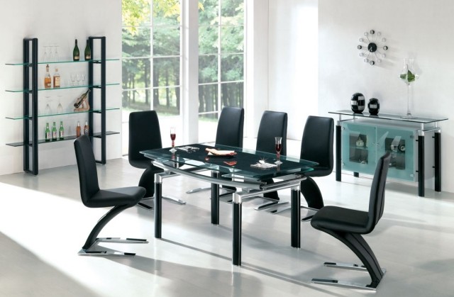 salle-à-manger-moderne-table-chaises-verre-cuir
