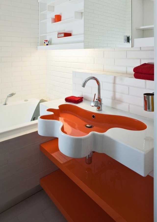 salle-bain-carrelage-briques-lavabo-extraordinaire-orange