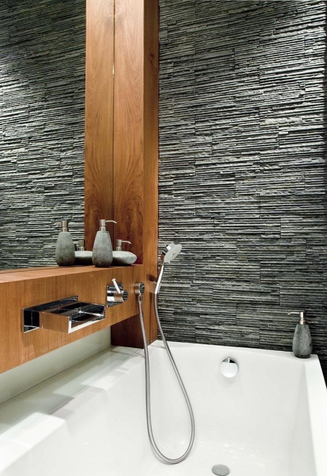 salle-bain-moderne-bois-mur-aspect-pierre-grise