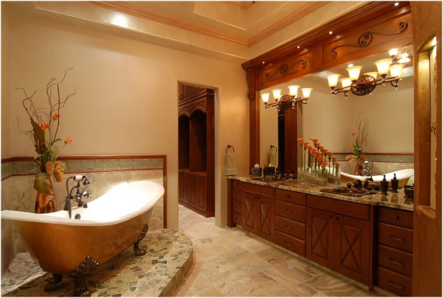 salle-de-bains-en-bois-idée-originale-armoires-beau-luminaire-baignoire-sur-pieds
