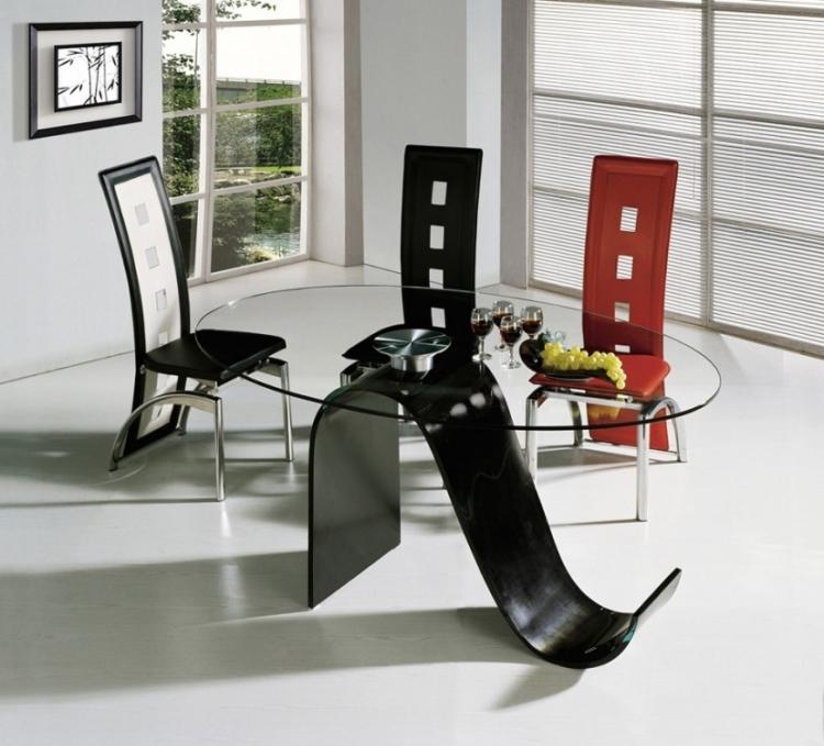 salle-manger-contemporaine-table-verre-chaises-cuir