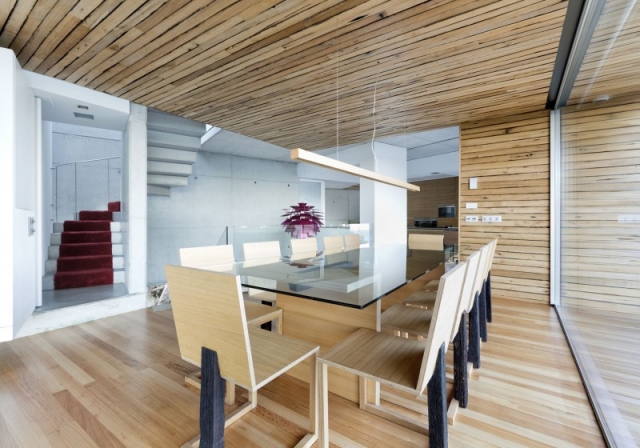 salle-manger-moderne-lambris-bois-formes-géométriques
