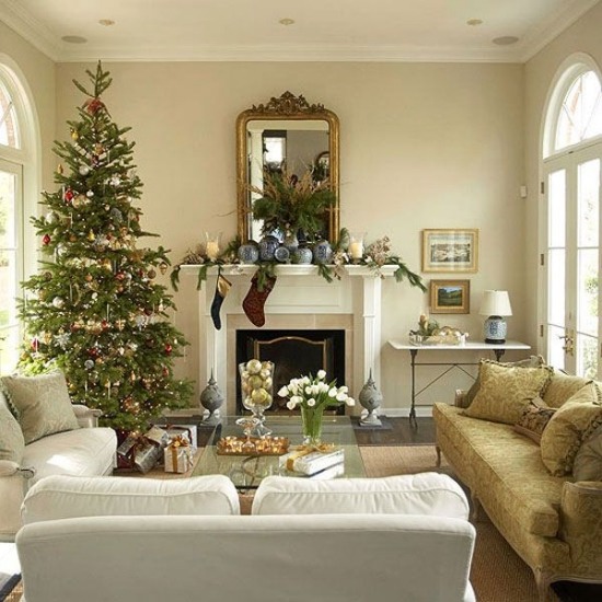 salon-classique-décoration-sapin-Noël-traditionnelle