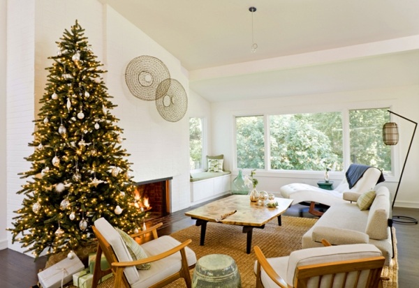 salon-scandinave-sapin-Noël-guirlandes-lumineuses