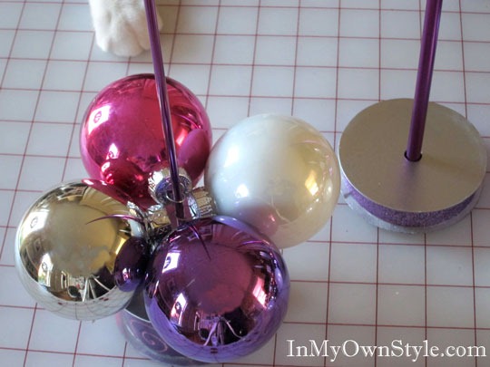 sapin-Noël-artificiel-DIY-original-boules-Noël-base-4-boules-enfiler-aiguille sapin de Noël artificiel