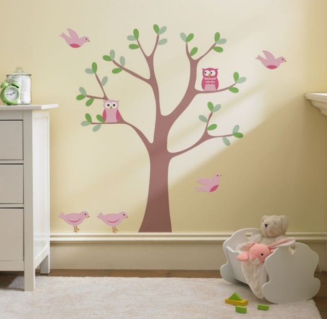 stickers-chambre-bébé-23-belles-idées-décoration-murale-arbre-hiboux-rose-oiseaux