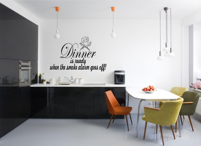 stickers-muraux-cuisine-25-idées-originales-citation-noire-cuisine-noir-blanc